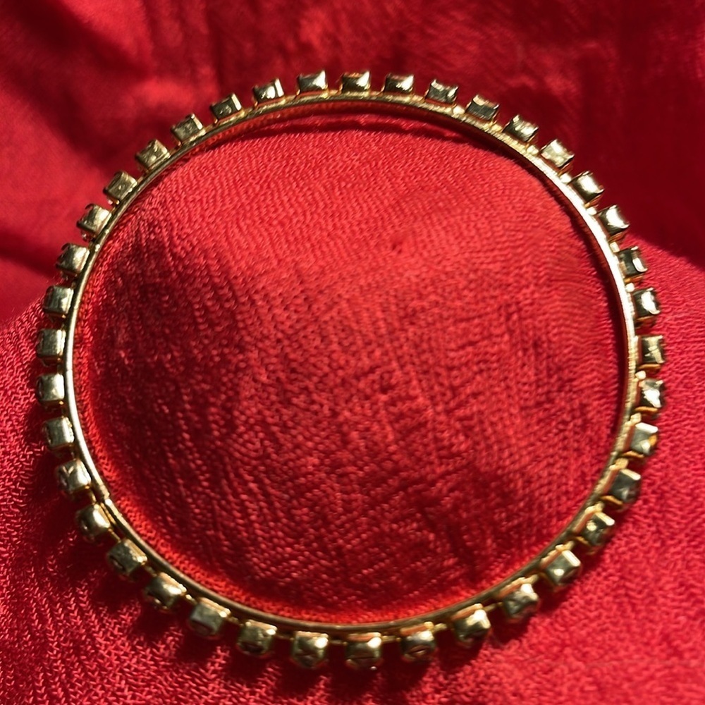Vintage Unmarked Gold Tone Rhinestone Bangle Bracelet - Picture 2 of 3